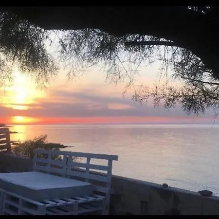 Hébergement de vacances High By The Beach House In Girne