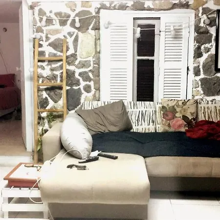 Hébergement de vacances High By The Beach House In Girne