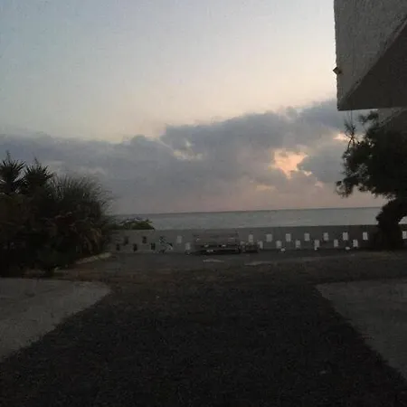Hébergement de vacances High By The Beach House In Girne *