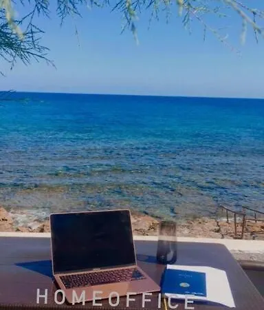 High By The Beach House In Girne Hébergement de vacances *
